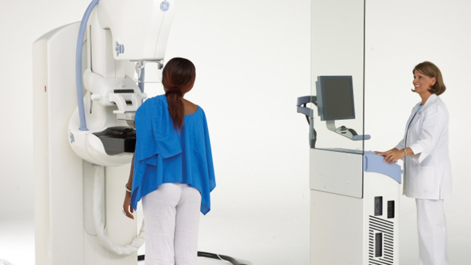 education-general-gehc_education_senographe_essential_nurse_patient2_jpg